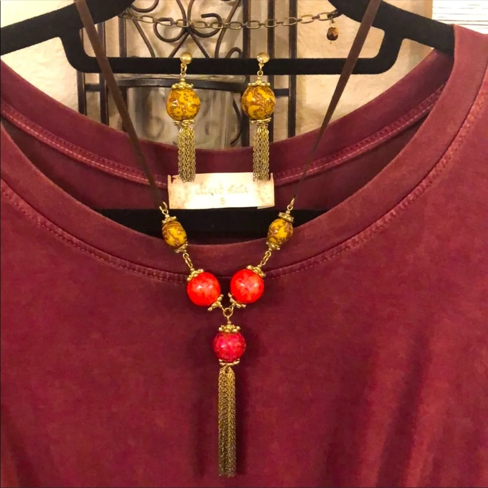 Choker Necklace w/ chain tassel beads & earrings